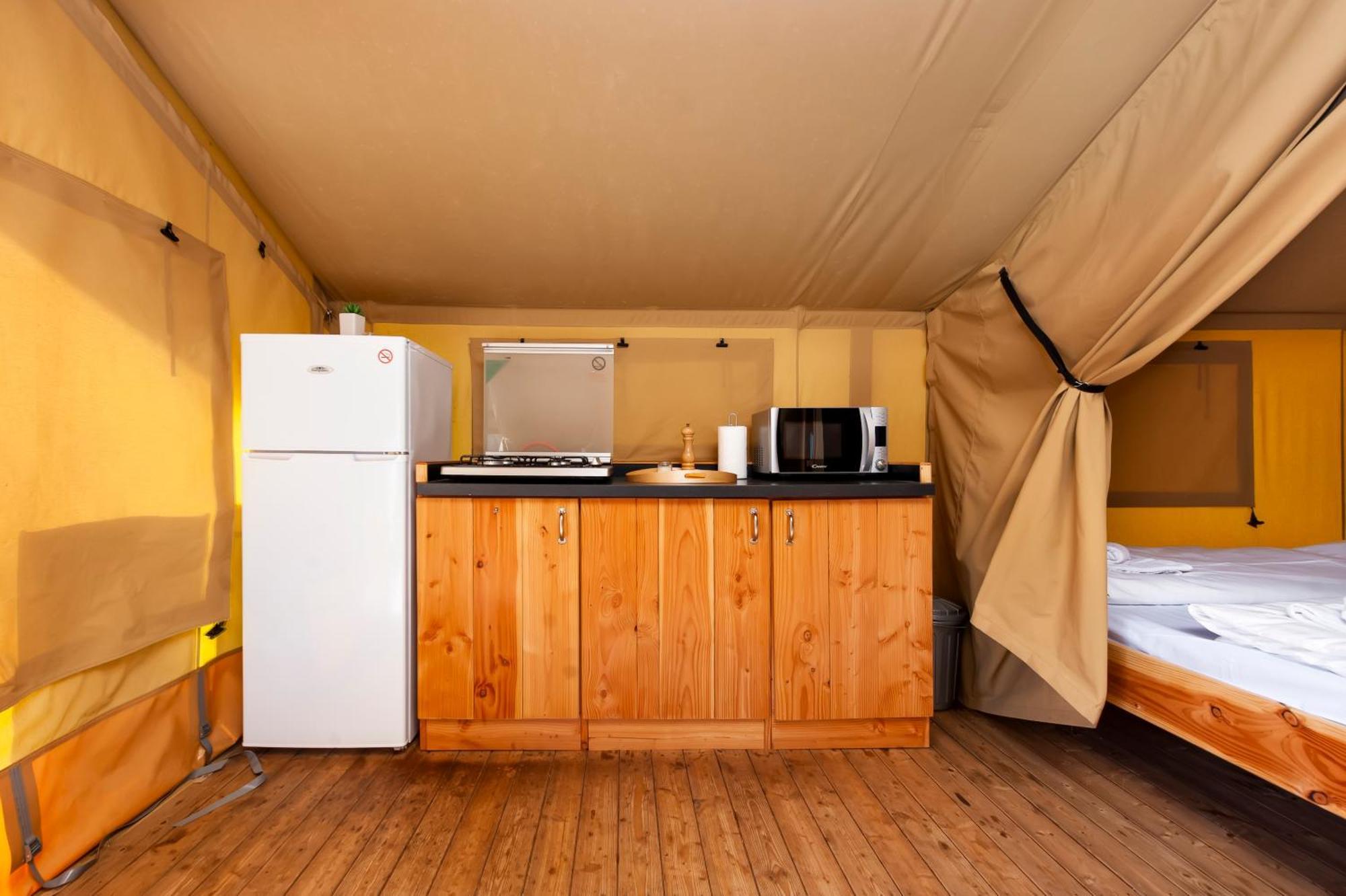 Glamping And Mobile Homes Lavanda - Holiday Centre Bi Village Fažana Eksteriør billede